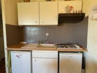 Kuchnia lub aneks kuchenny w obiekcie Appartement 2 pièces à Argelès-sur-Mer, 300m de la plage, terrasse, parking, animaux acceptés - FR-1-225-771