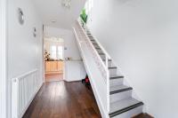 Půdorys ubytování Dwellers Delight Living Ltd Serviced Accommodation, Chigwell, London 3 bedroom House, Upto 7 Guests, Free Wifi & Parking