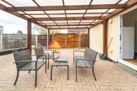 Balkón nebo terasa v ubytování Dwellers Delight Living Ltd Serviced Accommodation, Chigwell, London 3 bedroom House, Upto 7 Guests, Free Wifi & Parking