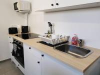 Kuchyňa alebo kuchynka v ubytovaní L'Élégant Duplex - Clim I WIFI I Proche du centre-ville