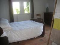Een bed of bedden in een kamer bij Tr&egrave;s beau g&icirc;te, avec SPA Finlandais, pr&egrave;s d&#39;Angers