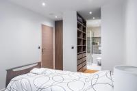 Posteľ alebo postele v izbe v ubytovaní Convenient 2BR Apt near subway