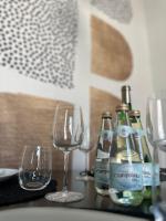 Nápoje v ubytovaní IDYLLA Apartamenty w sercu Wrocławia na Ostrowie Tumskim
