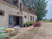 a group of chairs and tables outside of a building at L &#39;Aupinouse Chambre double Pivoine avec salle d&#39;eau privative in La Suze-sur-Sarthe