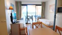 Televízia a/alebo spoločenská miestnosť v ubytovaní Appartement 616, 5 personnes belle vue Mer By Palmazur Vacances