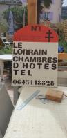 a sign sitting on top of a wooden table at Le lorrain in Campagne-sur-Aude