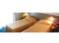 A bed or beds in a room at Hotel Capri Bardolino 3S