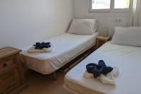 A bed or beds in a room at Spacious and peaceful apartment Jardin 2