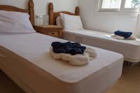 A bed or beds in a room at Spacious and peaceful apartment Jardin 2