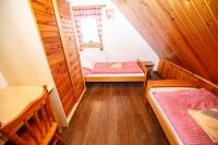 Postel nebo postele na pokoji v ubytování Penzion pod Šerákem