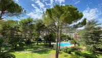 Basen w obiekcie Appartement au calme (2 à 4 Pers.) avec Piscines + Parking lub w pobliżu