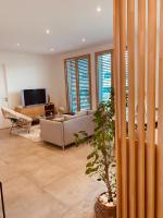Televízia a/alebo spoločenská miestnosť v ubytovaní Appartement T3 Confluence