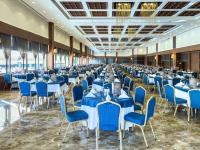 Un restaurante u otro lugar para comer en Spa Hotel Colossae Thermal