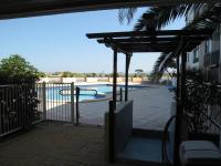 Basen w obiekcie Studio cabine avec piscine à Saint-Cyprien, plage à 50m - FR-1-106-76 lub w pobliżu
