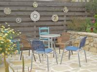 Patio alebo iná vonkajšia časť ubytovania Petaloudes 2