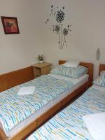 Łóżko lub łóżka w pokoju w obiekcie Apartmancentrum