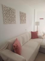 A seating area at Primera linea de Playa a 10 min Estepona