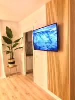 TV a/nebo společenská místnost v ubytování Frente al mar, preciosas vistas, piscinas , valdelagrana