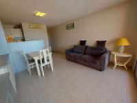 Posedenie v ubytovaní Appartement 2 pièces climatisé en front de mer au Grau d'Agde avec terrasse et accès direct à la plage - FR-1-423-275
