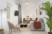 TV a/nebo společenská místnost v ubytování Suites Maestranza - Refinadores by Magno Apartments