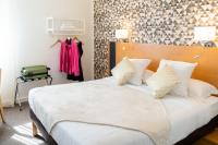 Katil atau katil-katil dalam bilik di The Originals City, H&ocirc;tel Le Pavillon, B&eacute;ziers Est