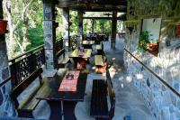 Restaurace v ubytování Семеен Хотел Ажур