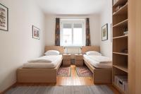 A bed or beds in a room at Im Herzen von Wien