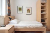 A bed or beds in a room at Im Herzen von Wien