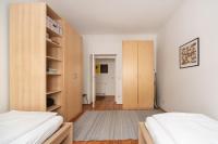 A bed or beds in a room at Im Herzen von Wien