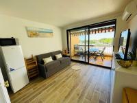 Posedenie v ubytovaní Studio à 350m de la plage, terrasse ouverte, clim