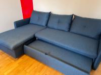 a blue couch sitting in the corner of a room at Maison Climatisée 04 chambres Paris Disney CDG in Gagny