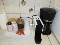 Príslušenstvo na prípravu kávy alebo čaju v ubytovaní Old Town stay furnished apartment