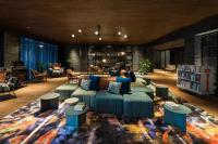 Moxy NYC East Villageにあるシーティングエリア