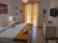 Posteľ alebo postele v izbe v ubytovaní ANGEL STUDIOS VRACHOS BEACH PREVEZA