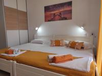 Posteľ alebo postele v izbe v ubytovaní ANGEL STUDIOS VRACHOS BEACH PREVEZA