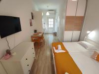 Posteľ alebo postele v izbe v ubytovaní ANGEL STUDIOS VRACHOS BEACH PREVEZA