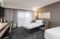 Courtyard by Marriott Toronto Vaughanにあるベッド