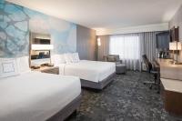 Courtyard by Marriott Toronto Vaughanにあるベッド