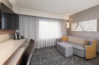Courtyard by Marriott Toronto Vaughanにあるシーティングエリア