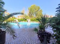 Bazén v ubytování Large apartment in Sunny Beach nebo v jeho okolí