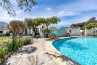 The swimming pool at or close to El Nido holiday cottage with pool