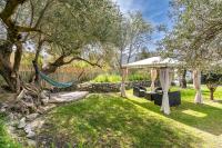 A garden outside El Nido holiday cottage with pool