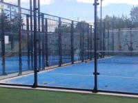 Tenis lub squash w obiekcie MOBIL HOME LE LOZERIEN lub w pobliżu