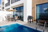 Bazén v ubytování Luxury Villas with Beach Access by VB Homes nebo v jeho okolí