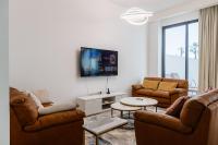 TV a/nebo společenská místnost v ubytování Luxury Villas with Beach Access by VB Homes