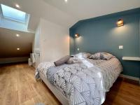 Posteľ alebo postele v izbe v ubytovaní LA PALMERAIE -wifi fibre- centre ville -PROPERTY RENTAL NM
