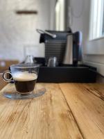 Príslušenstvo na prípravu kávy alebo čaju v ubytovaní MY Volissos Apartments