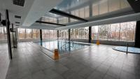 Bazén v ubytovaní Hotel Nad Czernicą alebo v jeho blízkosti