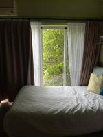 a bedroom with a bed and a window at Star Wish B&amp;B in Dongshan