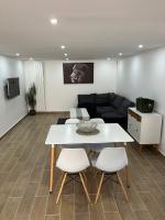 Televízia a/alebo spoločenská miestnosť v ubytovaní Logement neuf à 25mn DisneyLand et Paris Est